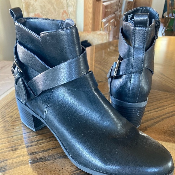 Anne Klein Javen Black Heeled Zip Booties. Size 8.5. - Picture 2 of 8